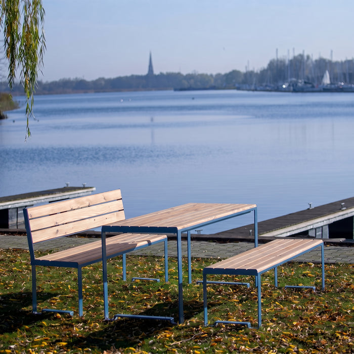 Gewerbefabrik Tisch Arnshausen Holz Outdoor Stadtmobiliar Blau RAL 5005 Sitzgruppe