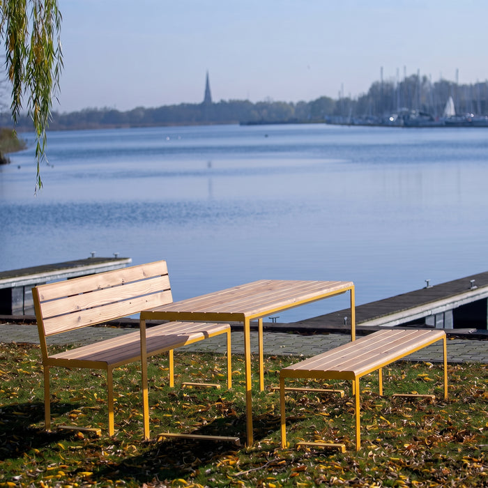 Gewerbefabrik Tisch Arnshausen Holz Outdoor Stadtmobiliar Gelb RAL 1028 Sitzgruppe