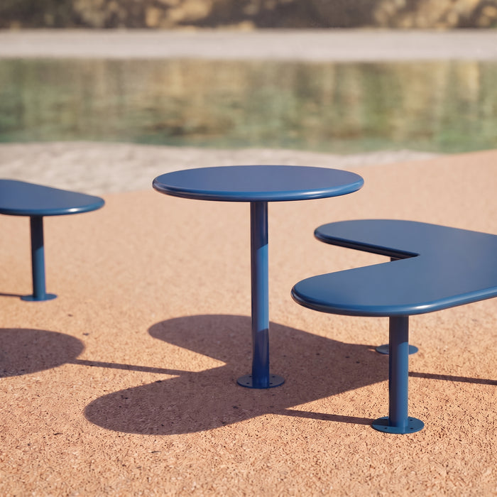 Gewerbefabrik Tisch Eichstedt Stahl Outdoor Stadtmobiliar Blau RAL 5005 Sitzgruppe
