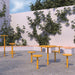 Gewerbefabrik Tisch Eichstedt Stahl Outdoor Stadtmobiliar Gelb RAL 1028 Szene