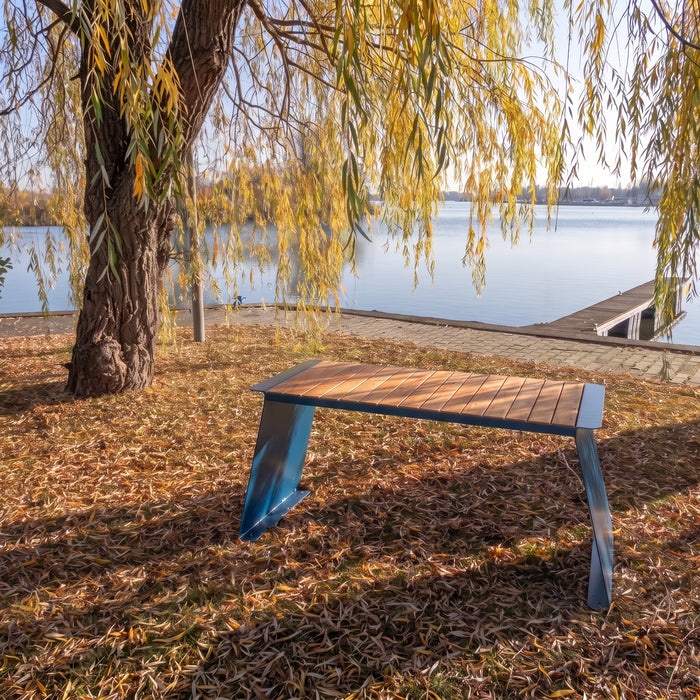Gewerbefabrik Tisch Erlenmoos Holz Outdoor Stadtmobiliar Blau RAL 5005 Sitzgruppe