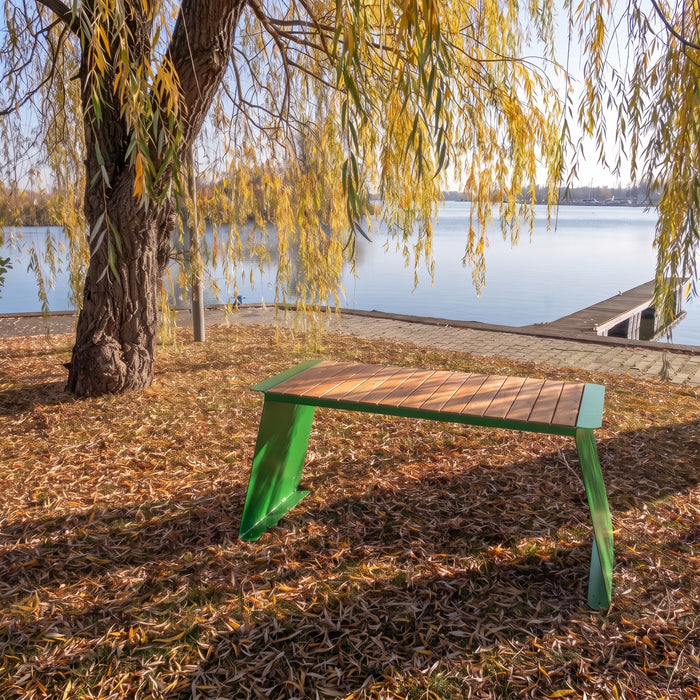Gewerbefabrik Tisch Erlenmoos Holz Outdoor Stadtmobiliar Grün RAL 6018 Sitzgruppe