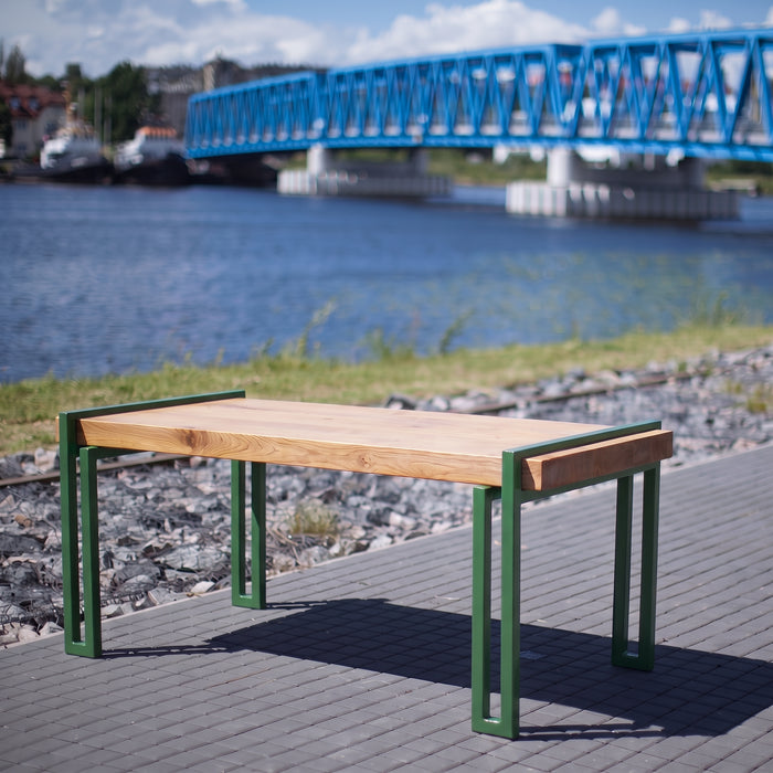 Gewerbefabrik Tisch Herrstein Holz Outdoor Stadtmobiliar Grün RAL 6018 Szene
