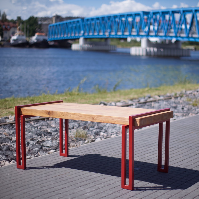 Gewerbefabrik Tisch Herrstein Holz Outdoor Stadtmobiliar Rot RAL 3001 Szene