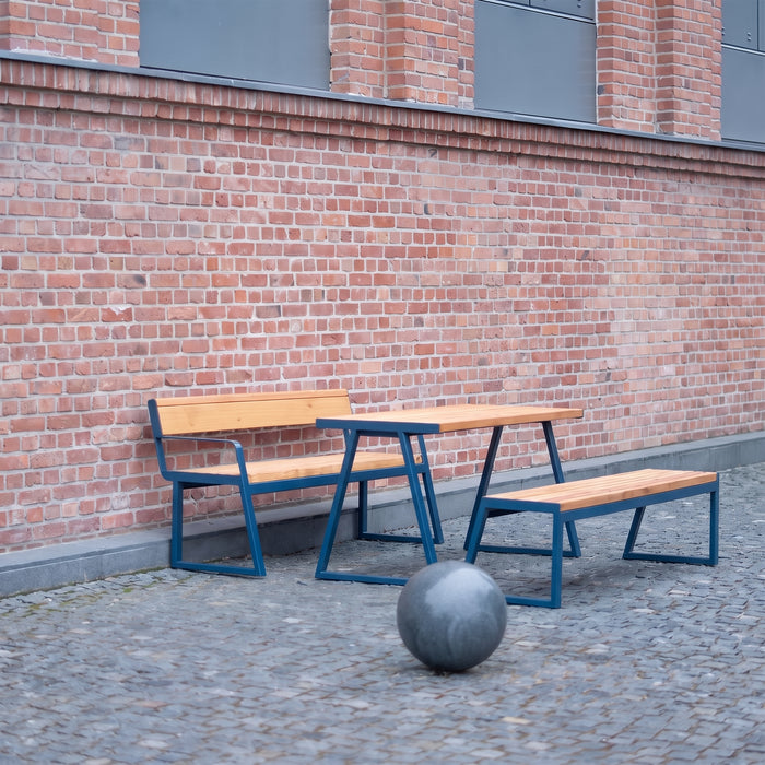 Gewerbefabrik Tisch Kirsbach Holz Outdoor Stadtmobiliar Blau RAL 5005 Hof
