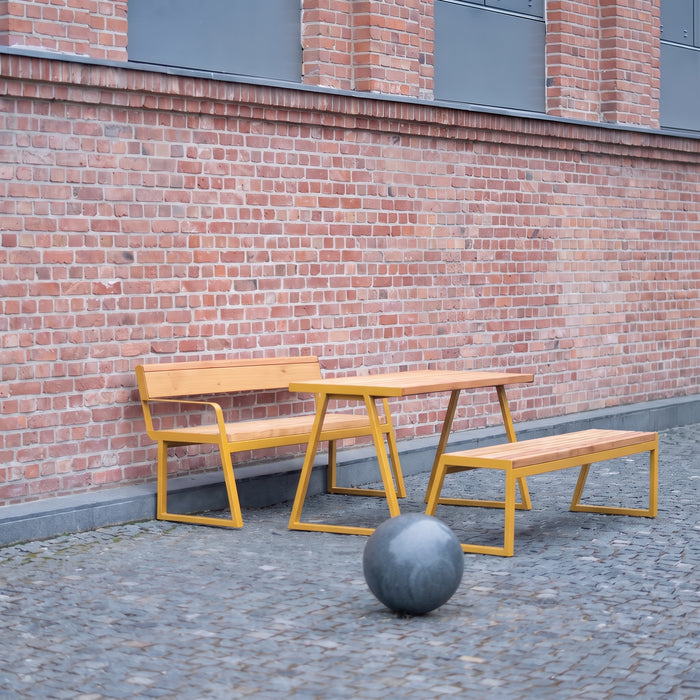 Gewerbefabrik Tisch Kirsbach Holz Outdoor Stadtmobiliar Gelb RAL 1028 Hof