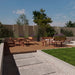 Gewerbefabrik Tisch Roderath Holz Outdoor Stadtmobiliar Rot RAL 3001 Szene