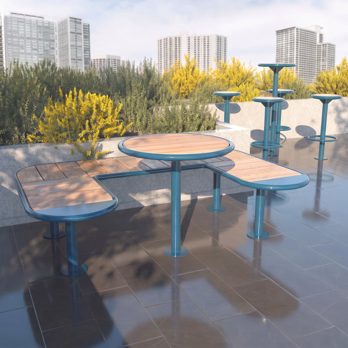 Gewerbefabrik Tisch Walshausen Holz Outdoor Stadtmobiliar Blau RAL 5005 Szene