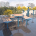 Gewerbefabrik Tisch Walshausen Holz Outdoor Stadtmobiliar Blau RAL 5005 Szene