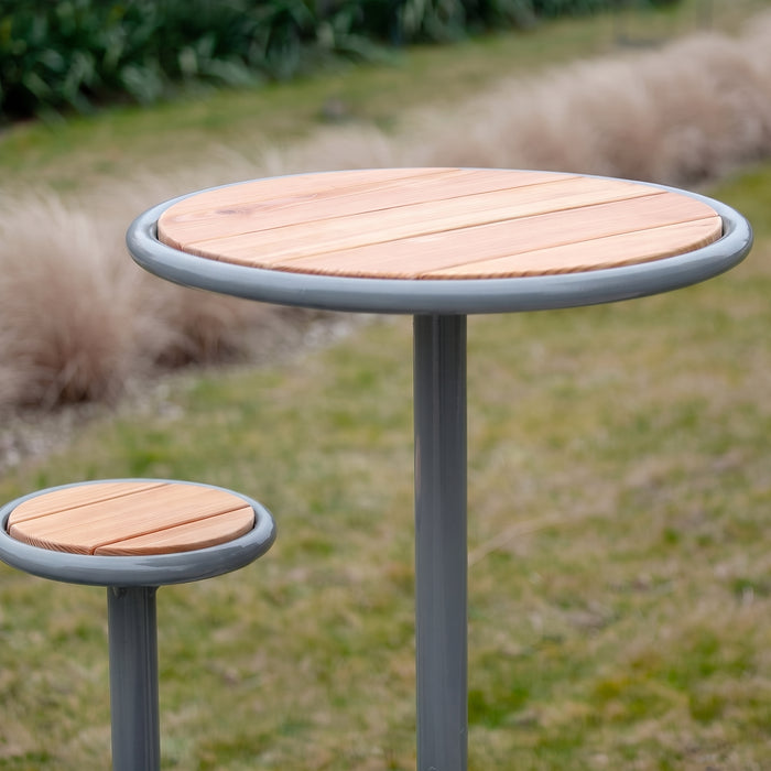 Gewerbefabrik Tisch Walshausen Holz Outdoor Stadtmobiliar Grau RAL 7011 Sitzgruppe