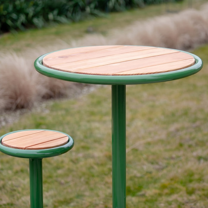 Gewerbefabrik Tisch Walshausen Holz Outdoor Stadtmobiliar Grün RAL 6018 Sitzgruppe