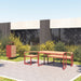 Gewerbefabrik Tisch Wernigerode Holz Outdoor Stadtmobiliar Rot RAL 3001 Szene